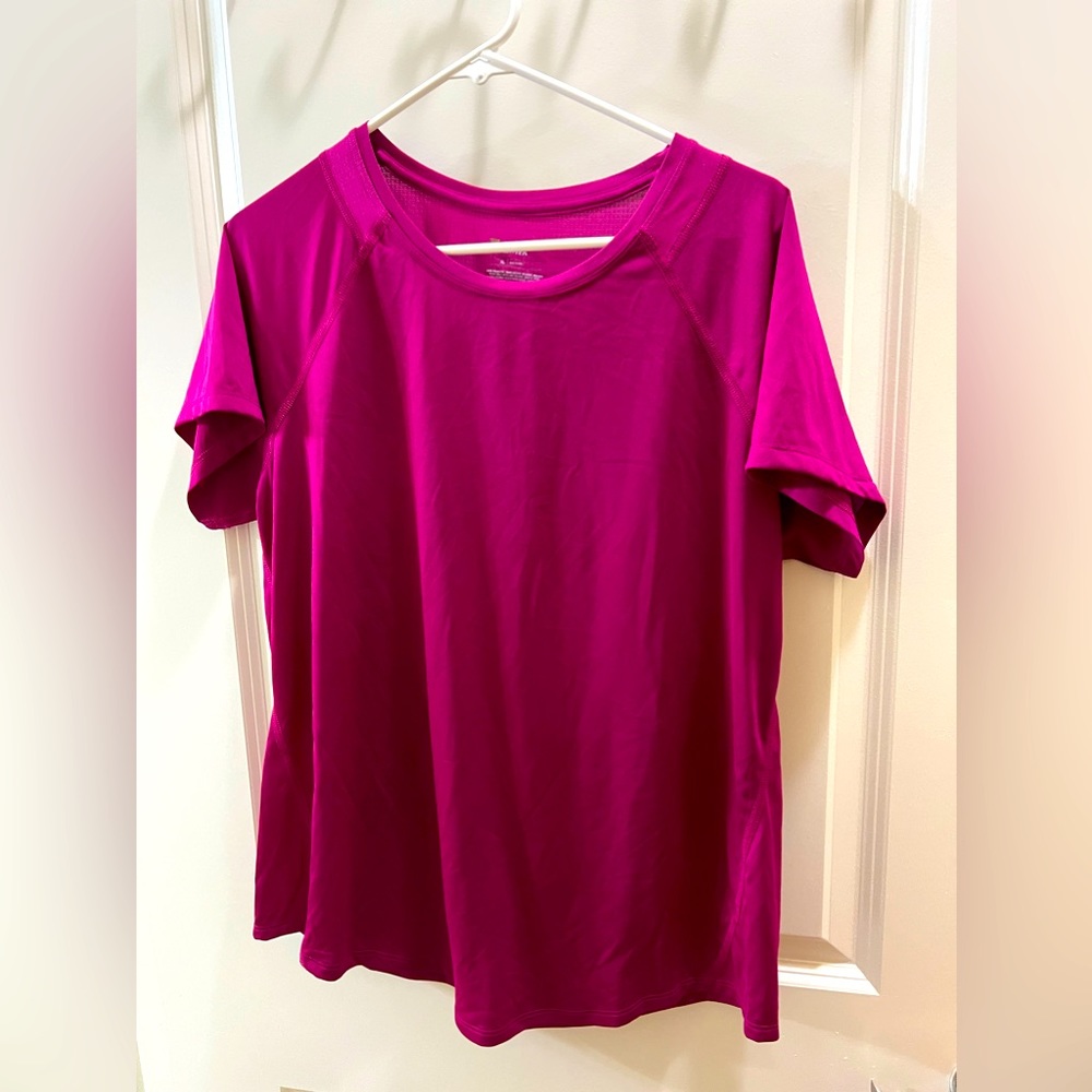 XL Tek Gear workout tee